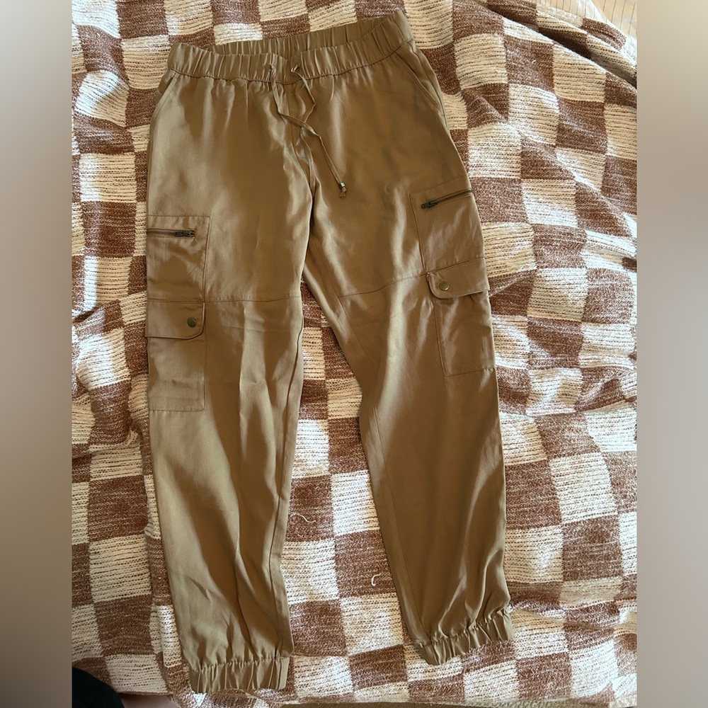 Women’s Banana Republic khaki joggers